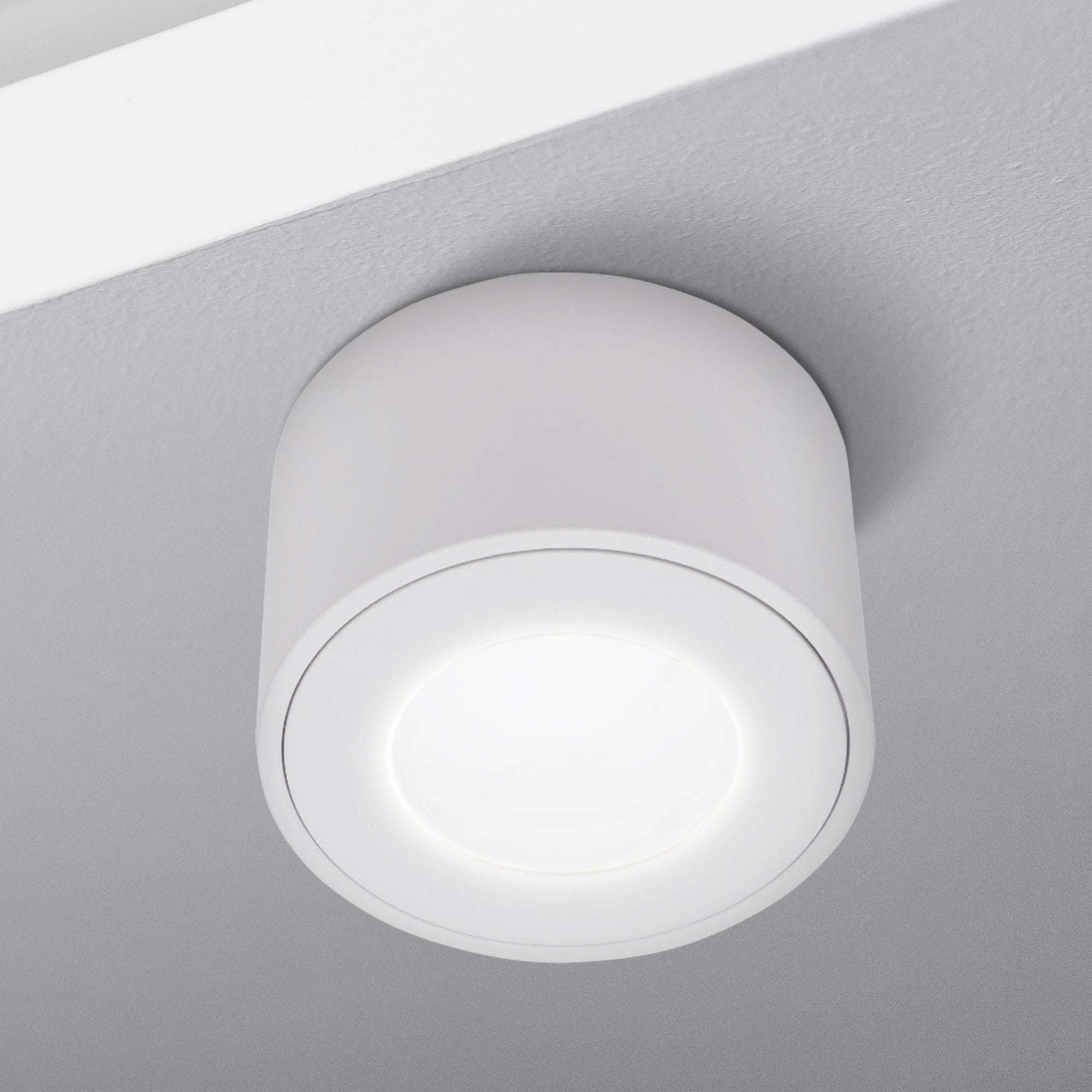 Aufbaustrahler aus Aluminium MILANO SMALL Weiß-Matt + LED SMART 5W Warmweiß + RGB Extra-flach IP44 230V